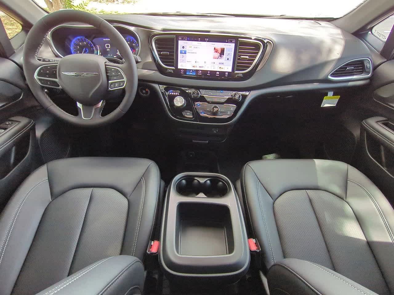 Thumbnail: 2026 Chrysler Voyager - 15