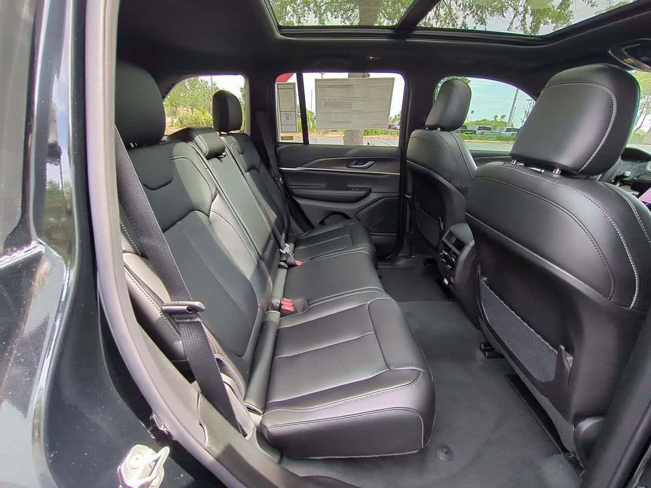 2025 Jeep Grand Cherokee Limited Edition 21