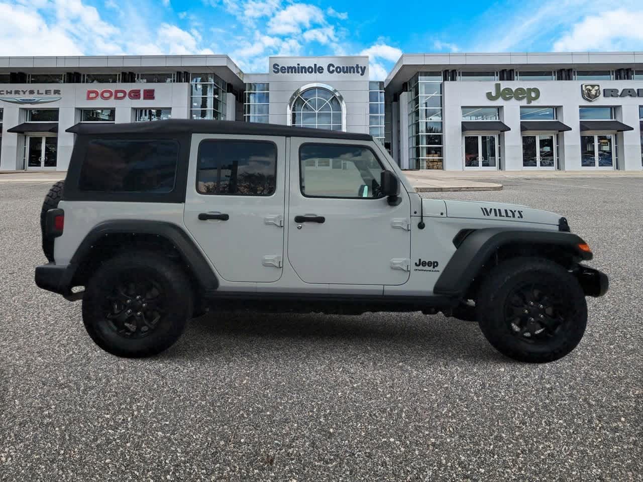 Thumbnail: 2023 Jeep Wrangler - 9