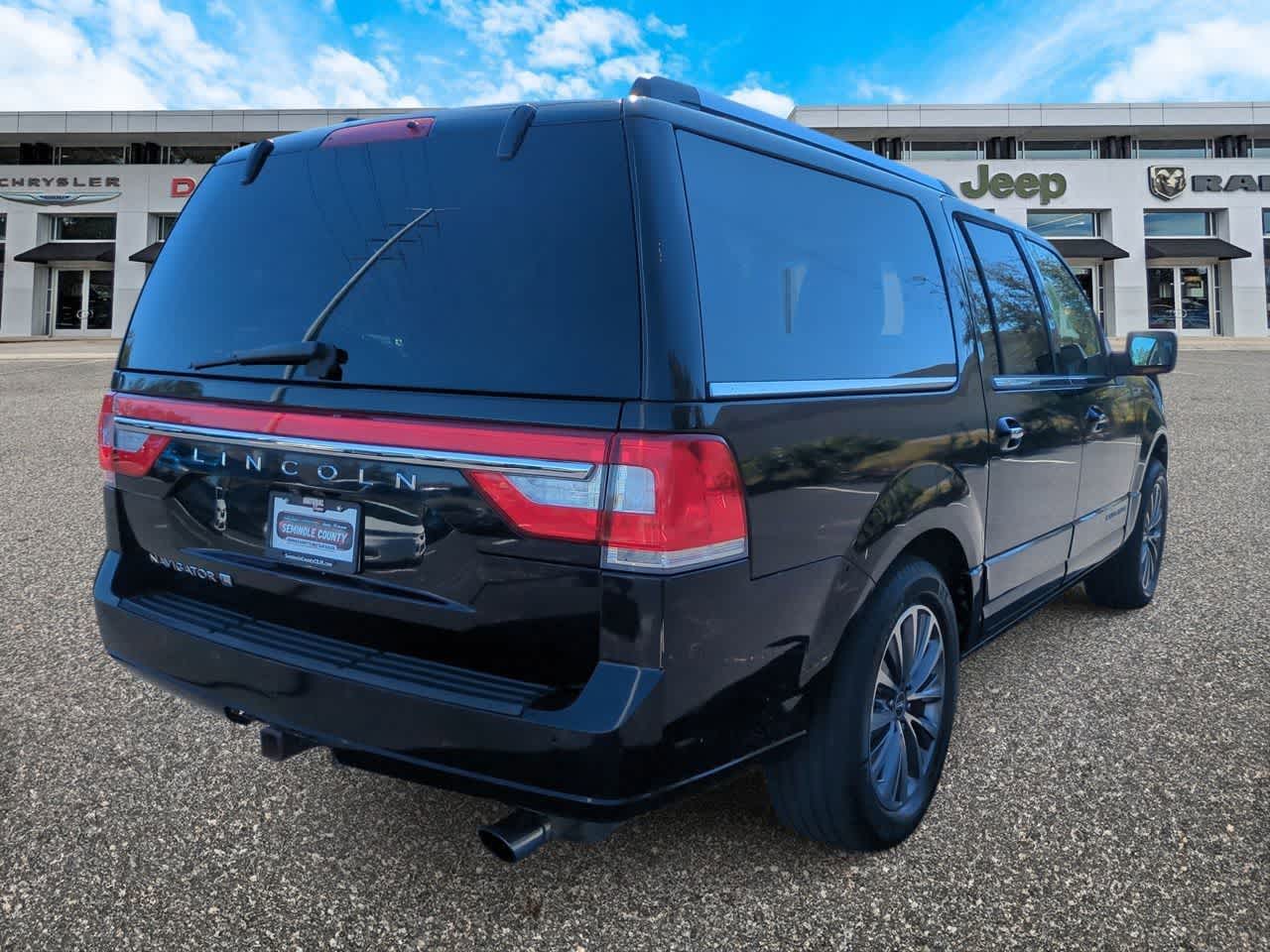 Thumbnail: 2017 Lincoln Navigator L - 8