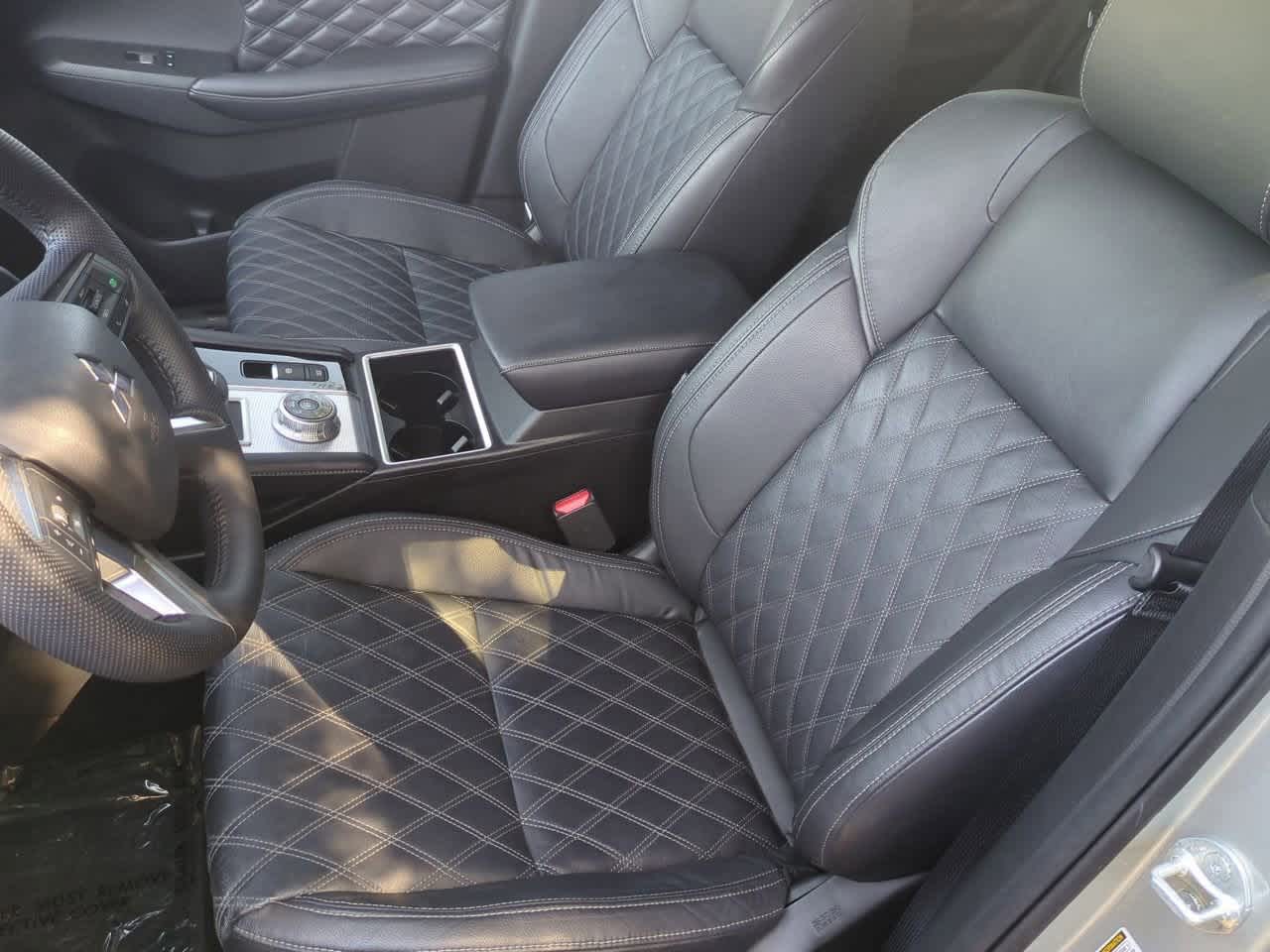 Thumbnail: 2024 Mitsubishi Outlander - 17