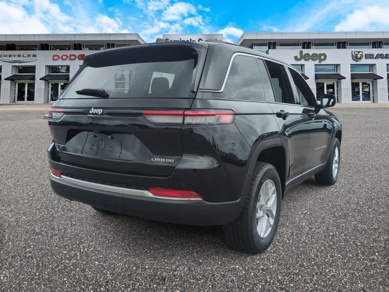 Thumbnail: 2026 Jeep Grand Cherokee - 8