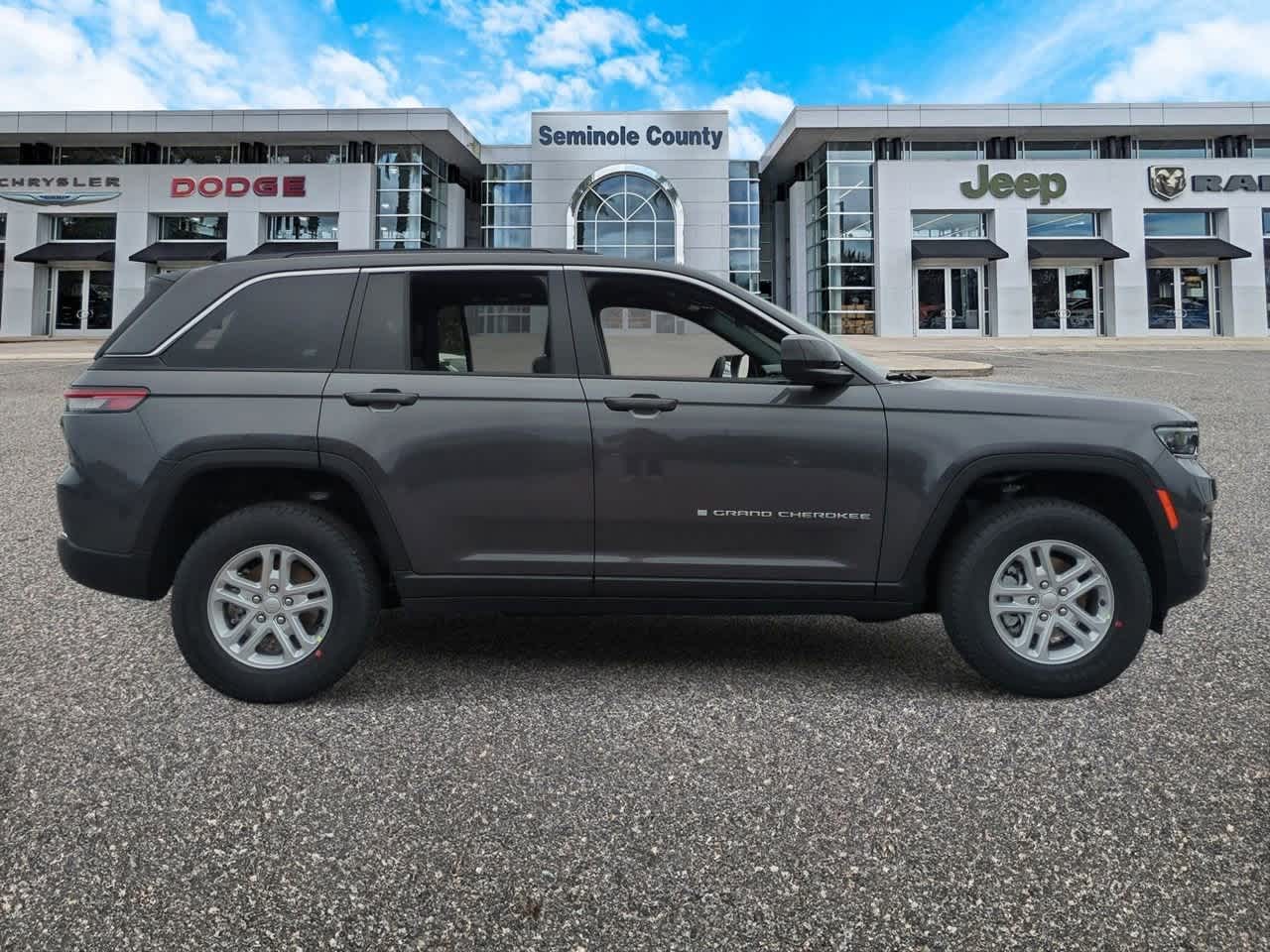 Thumbnail: 2025 Jeep Grand Cherokee - 9