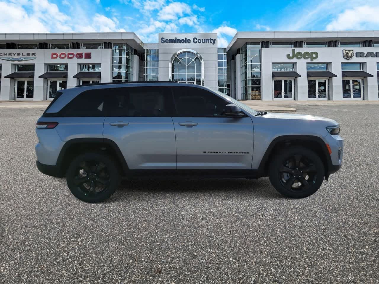 Thumbnail: 2025 Jeep Grand Cherokee - 9