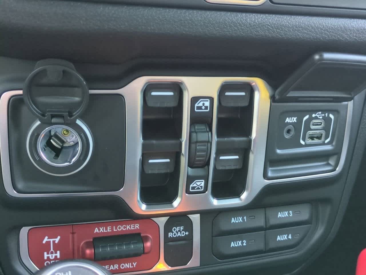 Thumbnail: 2025 Jeep Wrangler - 31