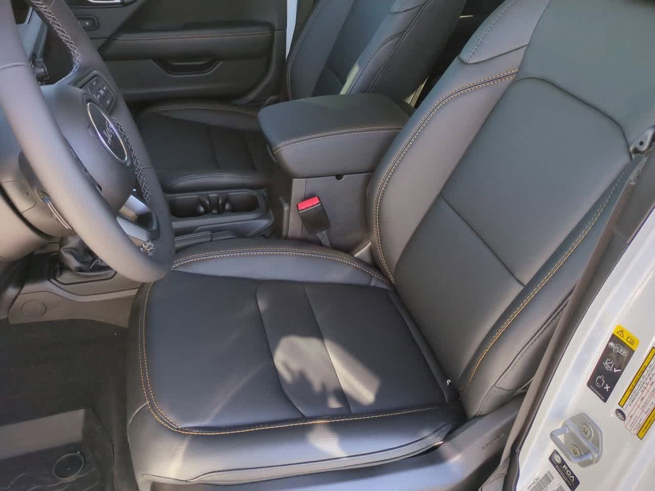 Thumbnail: 2025 Jeep Gladiator - 17