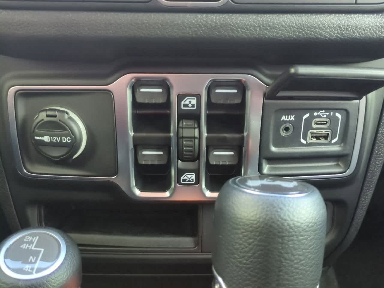 Thumbnail: 2025 Jeep Wrangler - 32