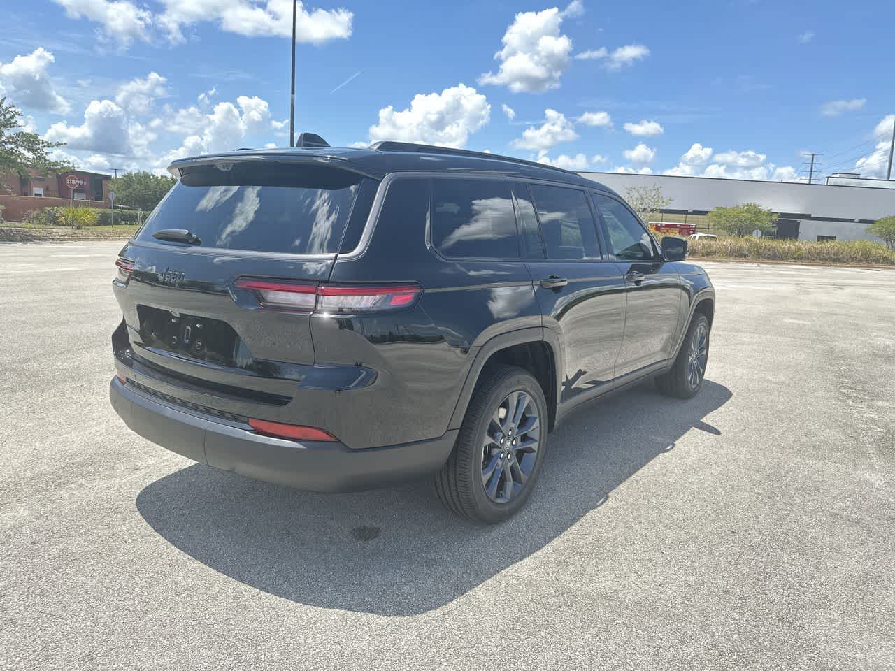 Thumbnail: 2026 Jeep Grand Cherokee L - 14