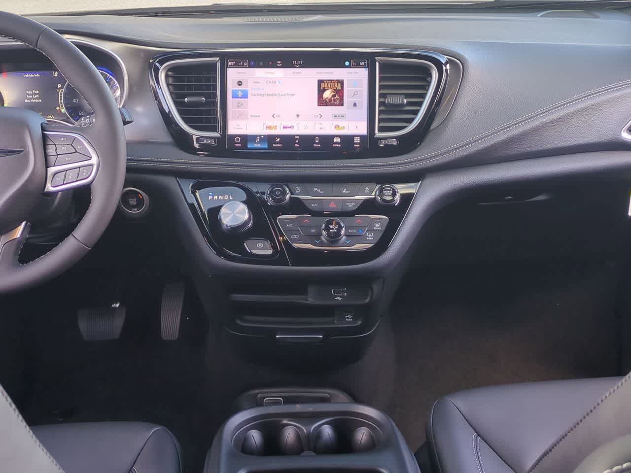 Thumbnail: 2026 Chrysler Pacifica - 28