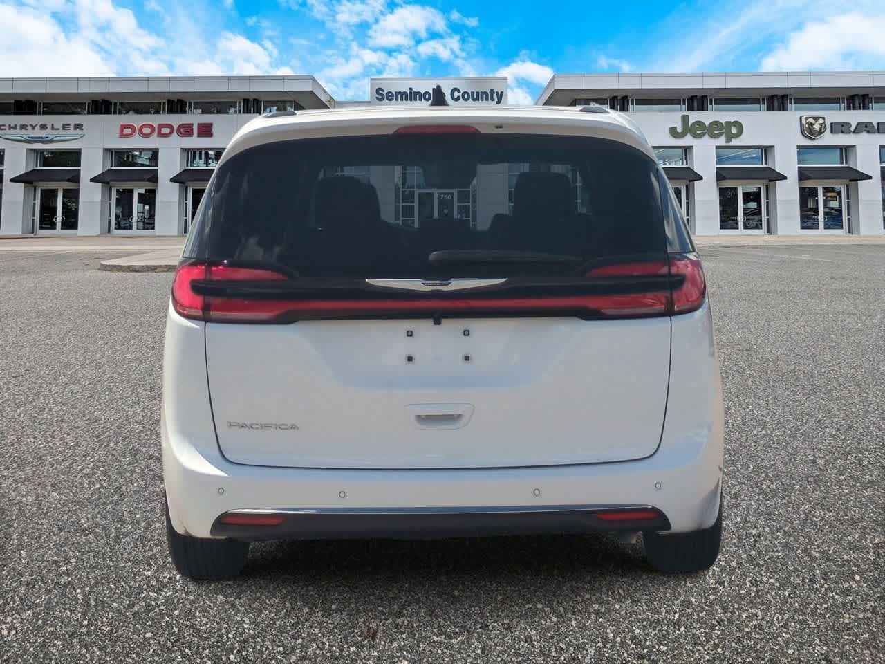 Thumbnail: 2026 Chrysler Pacifica - 7