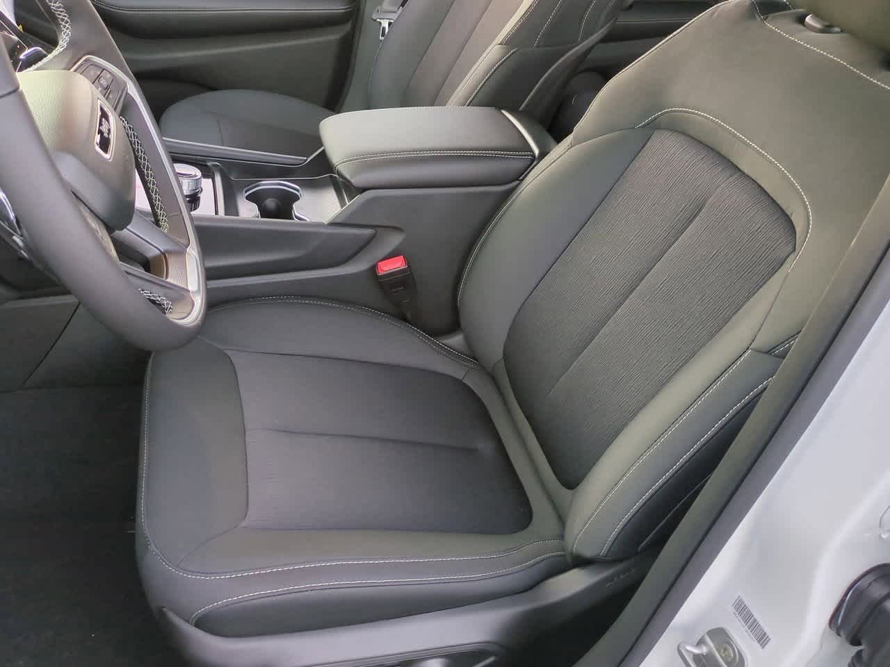 Thumbnail: 2025 Jeep Grand Cherokee - 17