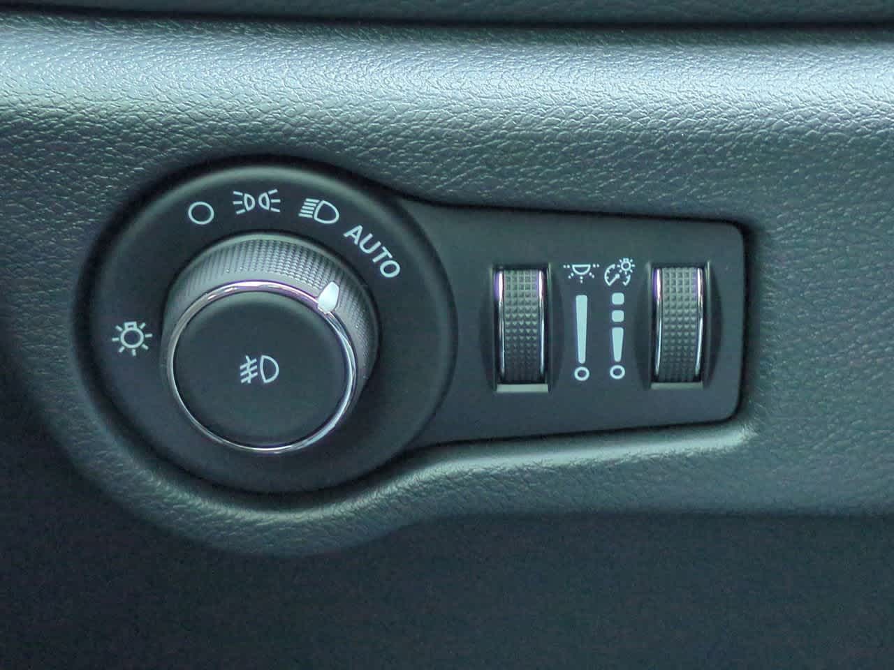 Thumbnail: 2026 Chrysler Pacifica - 18