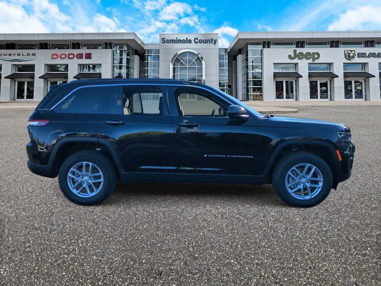 Thumbnail: 2025 Jeep Grand Cherokee - 9