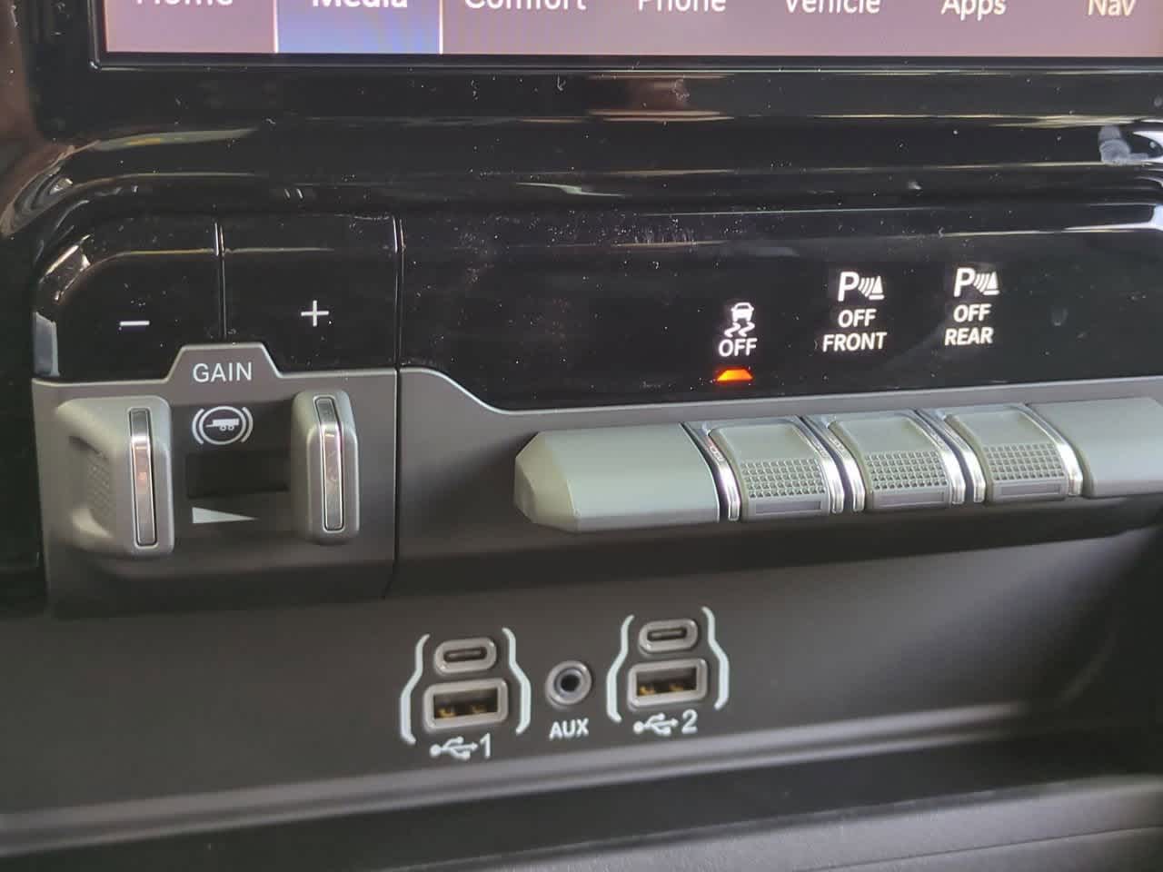 Thumbnail: 2026 RAM 1500 - 17