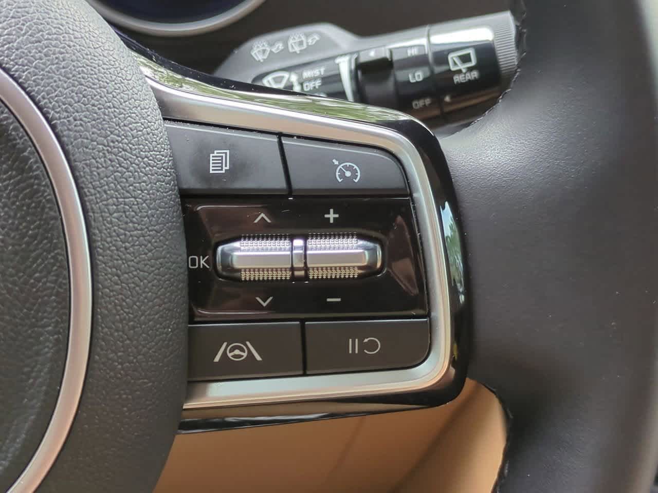 2024 Kia Carnival LX 25