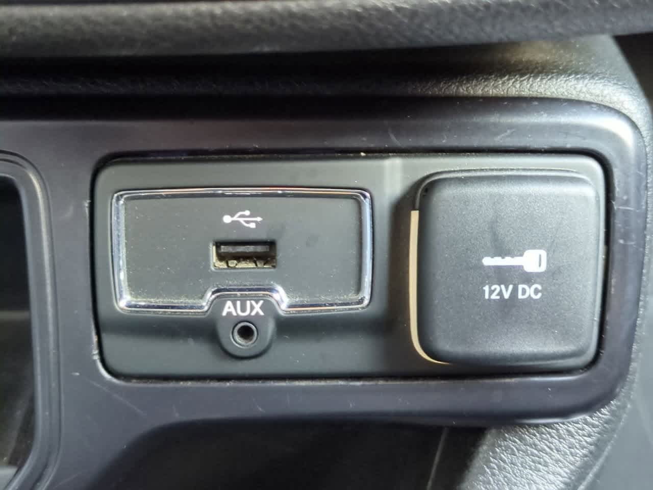 Thumbnail: 2018 Jeep Renegade - 32