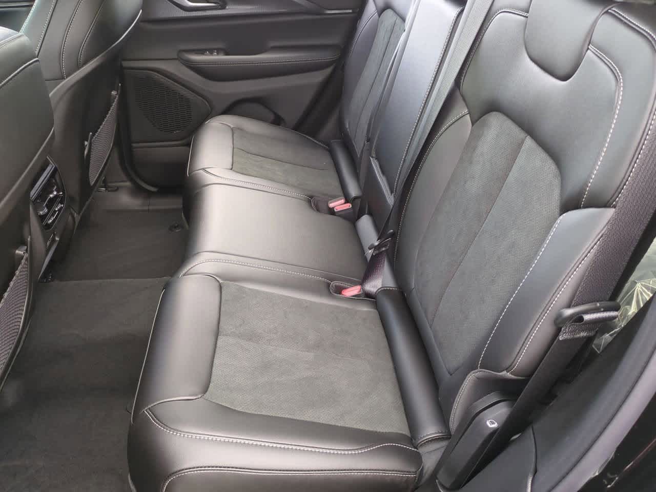 Thumbnail: 2025 Jeep Grand Cherokee - 21