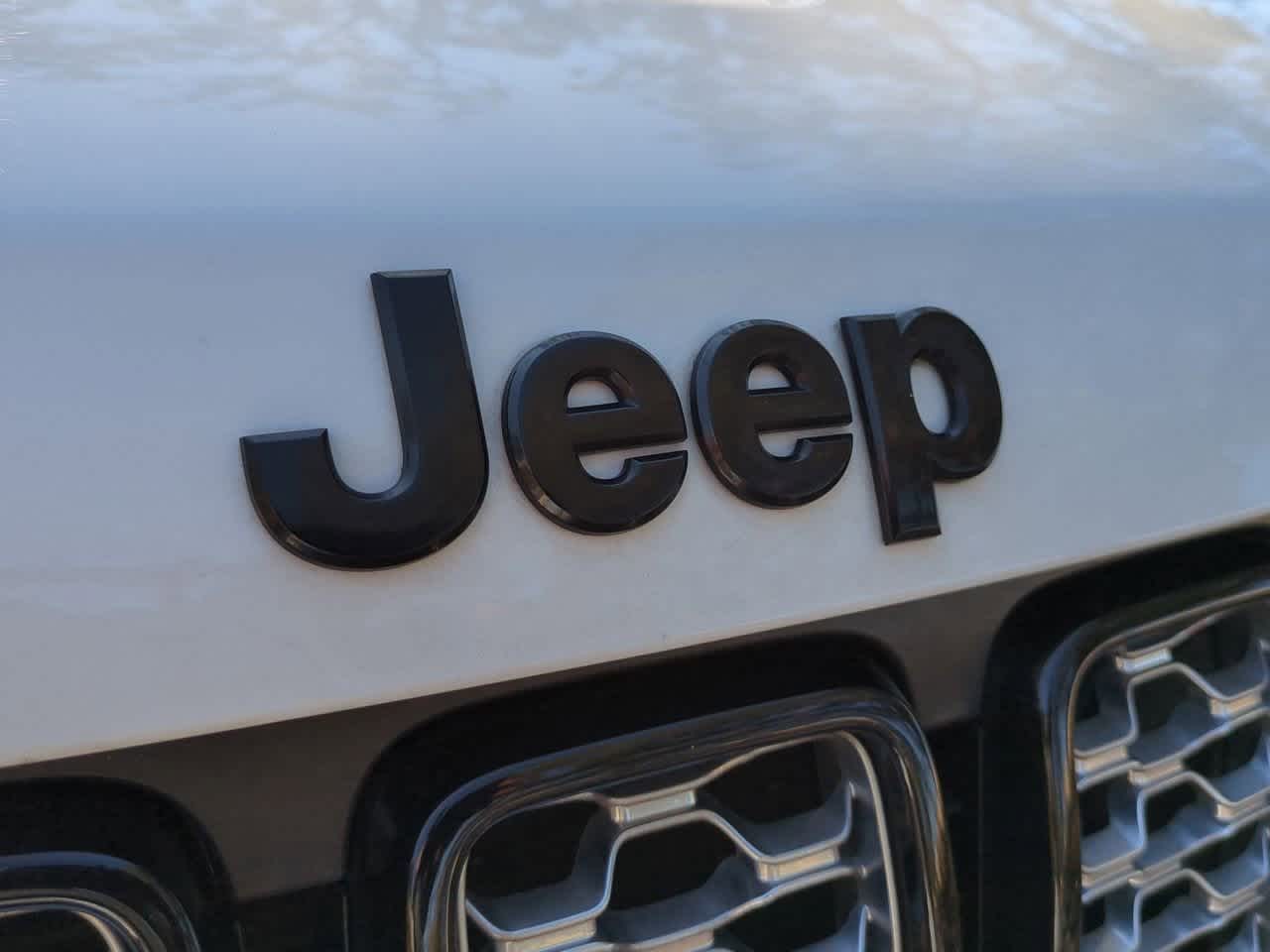 Thumbnail: 2020 Jeep Grand Cherokee - 12