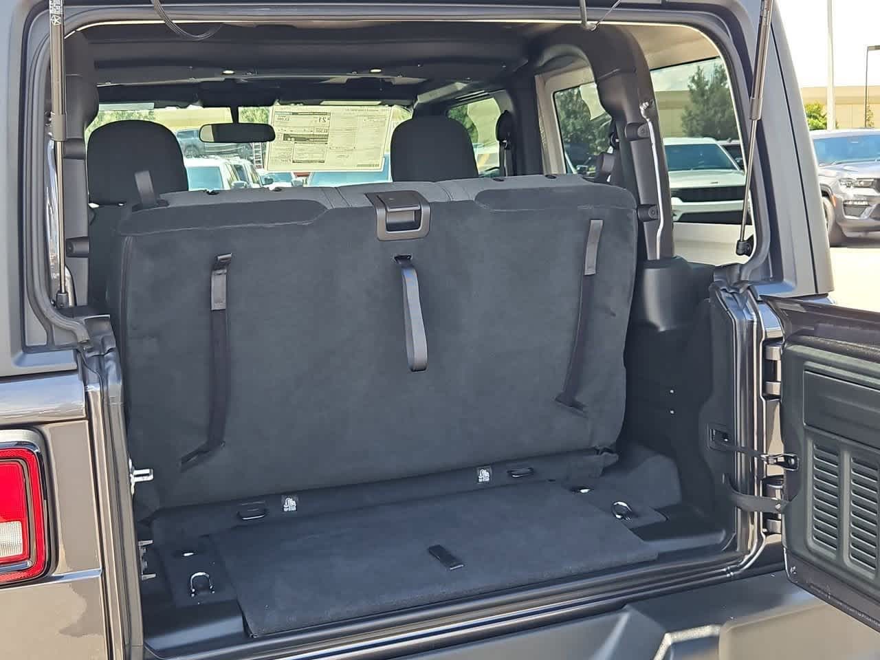 Thumbnail: 2025 Jeep Wrangler - 32