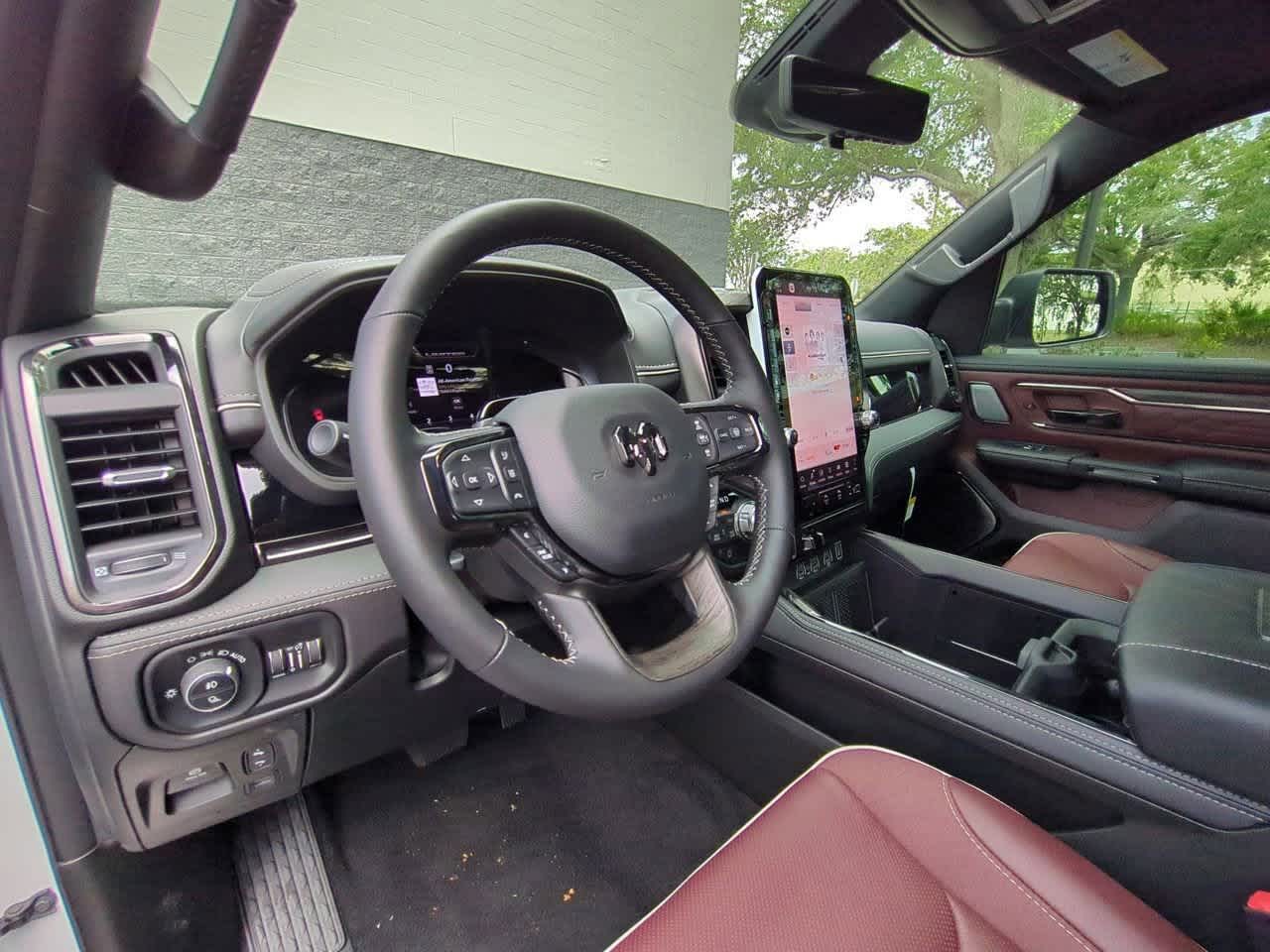 Thumbnail: 2025 RAM 1500 - 10