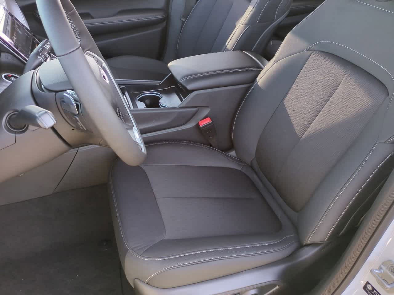 Thumbnail: 2025 Jeep Grand Cherokee L - 17