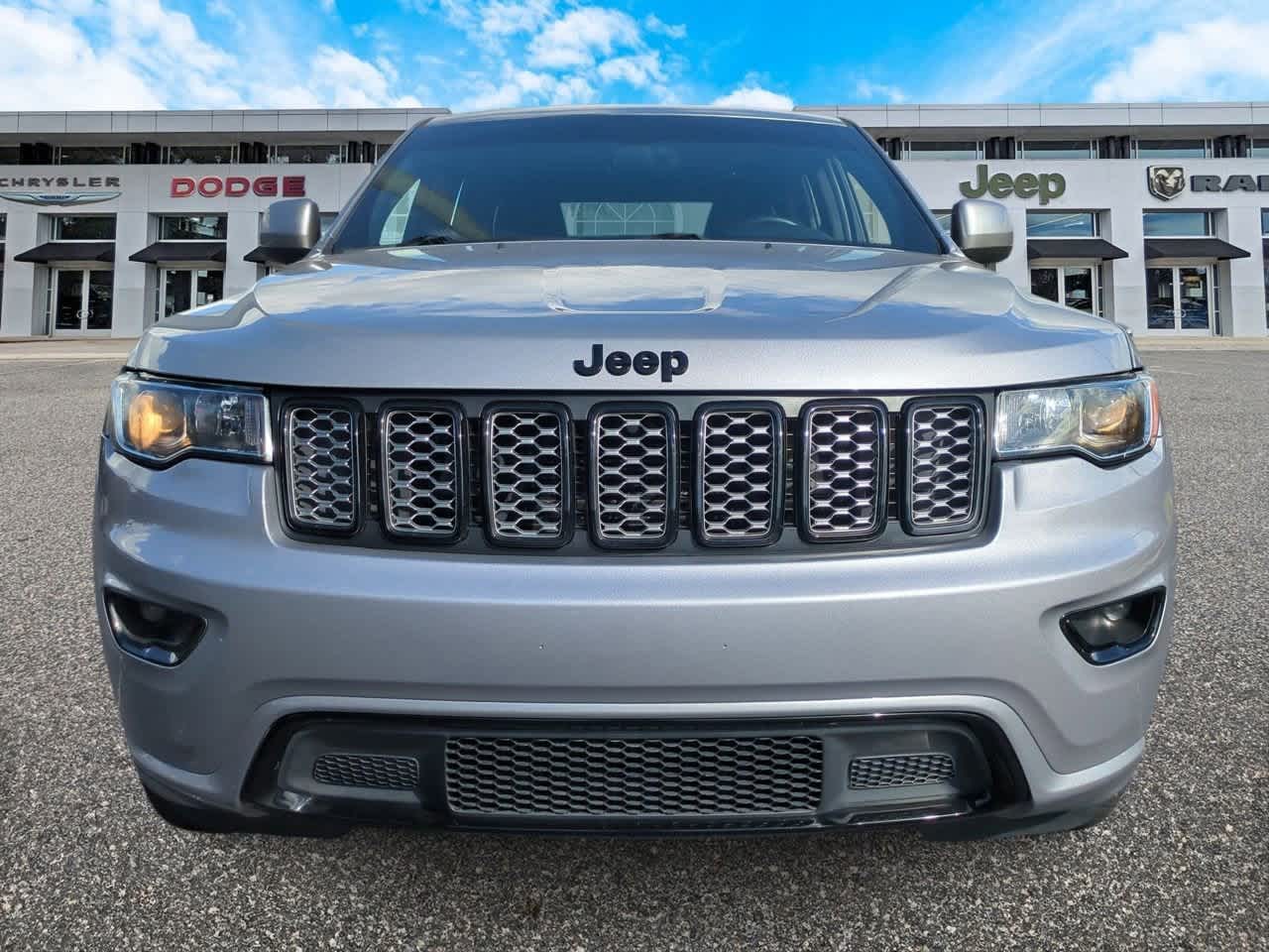 Thumbnail: 2018 Jeep Grand Cherokee - 3