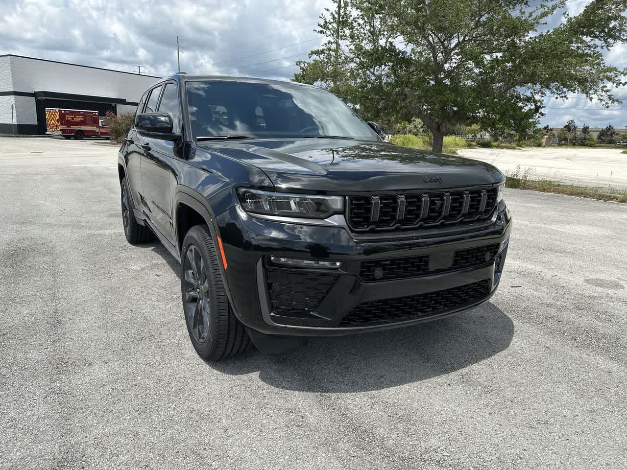 Thumbnail: 2026 Jeep Grand Cherokee - 16