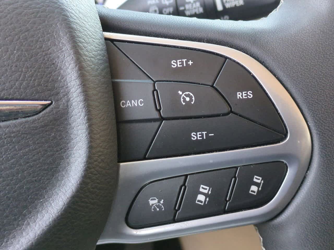 Thumbnail: 2023 Chrysler Pacifica - 24