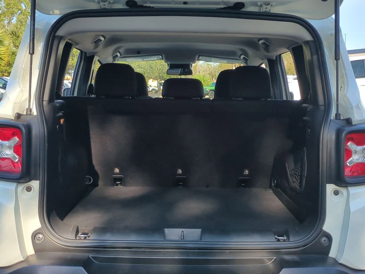 Thumbnail: 2018 Jeep Renegade - 35