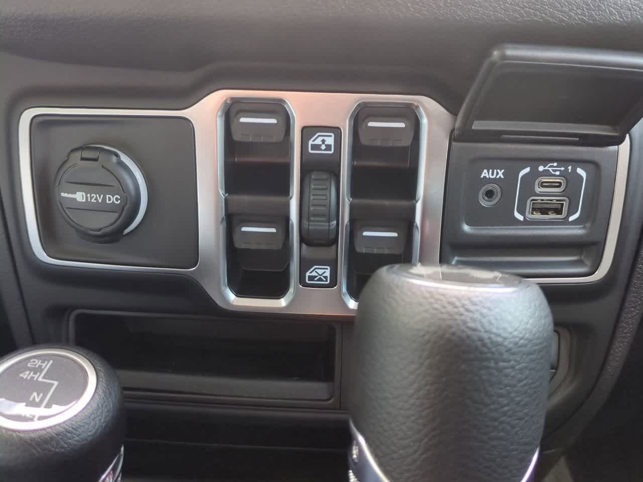 Thumbnail: 2025 Jeep Wrangler - 31