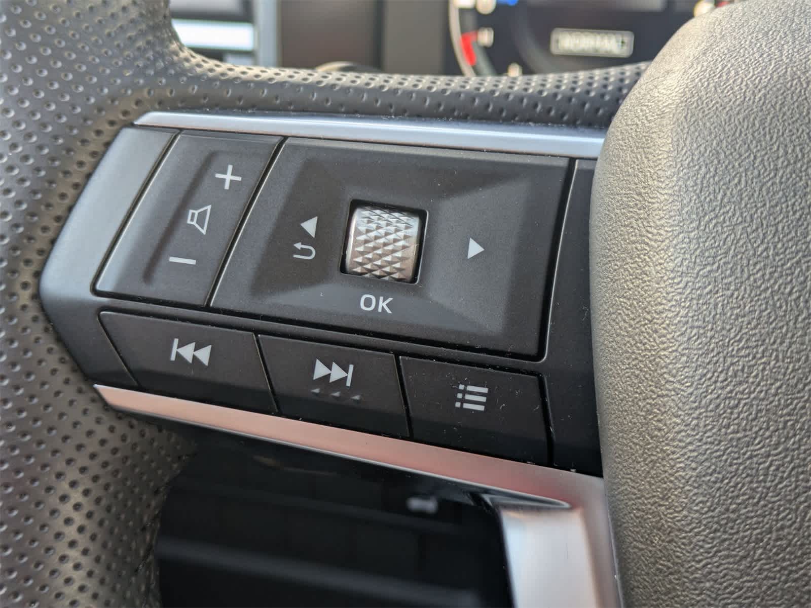 Thumbnail: 2024 Mitsubishi Outlander - 10