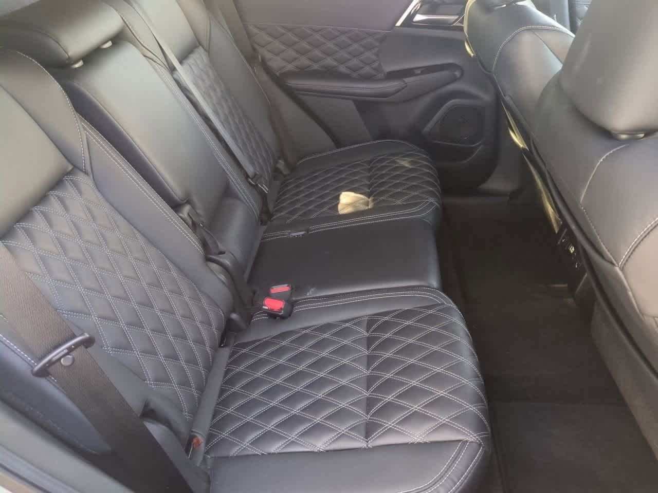 Thumbnail: 2024 Mitsubishi Outlander - 21