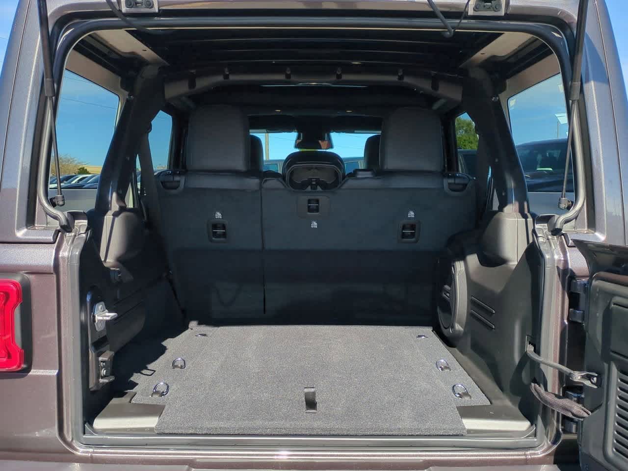 Thumbnail: 2025 Jeep Wrangler - 34