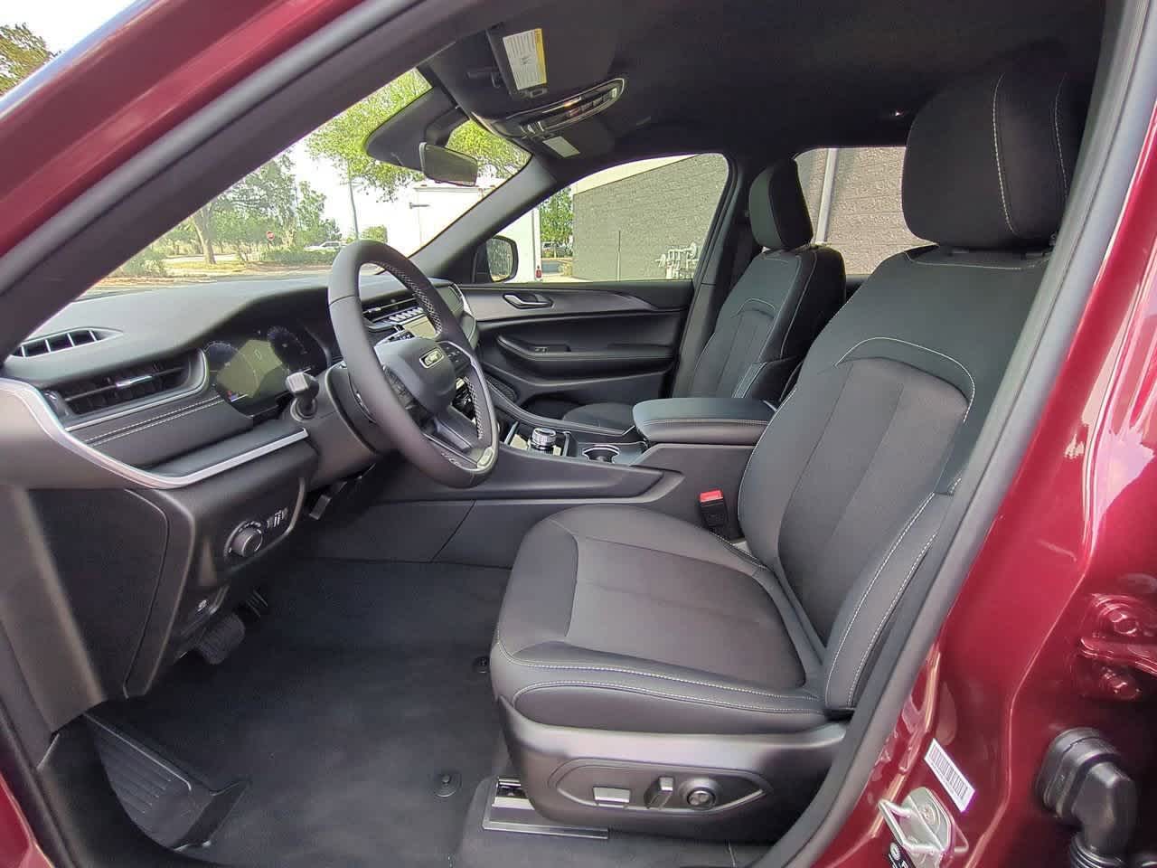 Thumbnail: 2025 Jeep Grand Cherokee L - 17