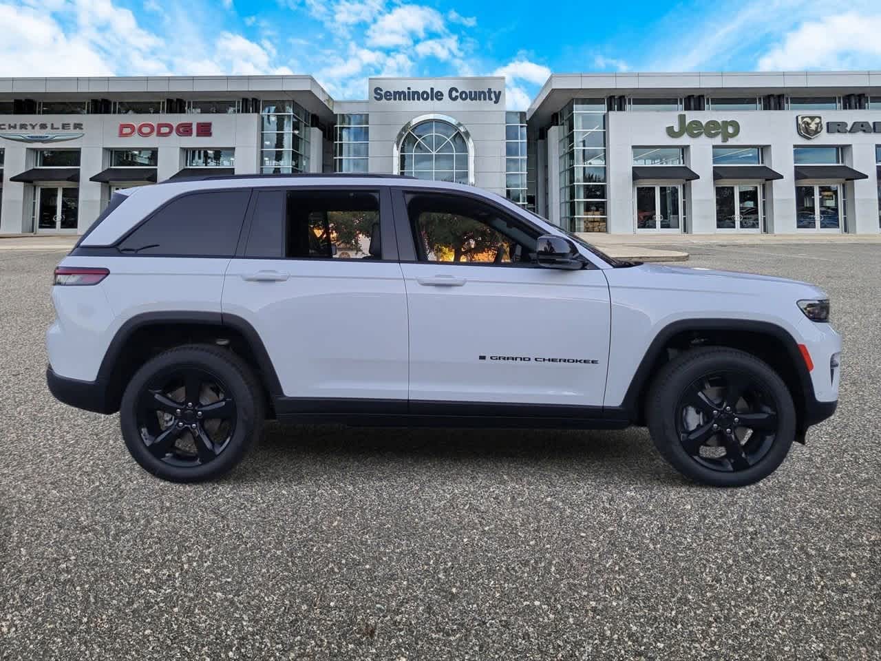 Thumbnail: 2025 Jeep Grand Cherokee - 9