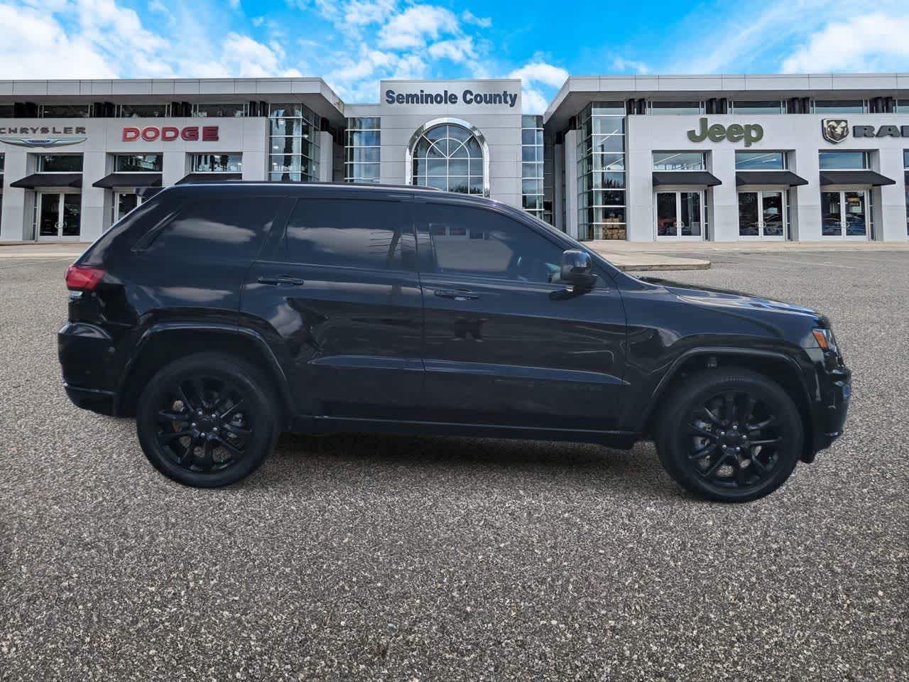 Thumbnail: 2022 Jeep Grand Cherokee - 9