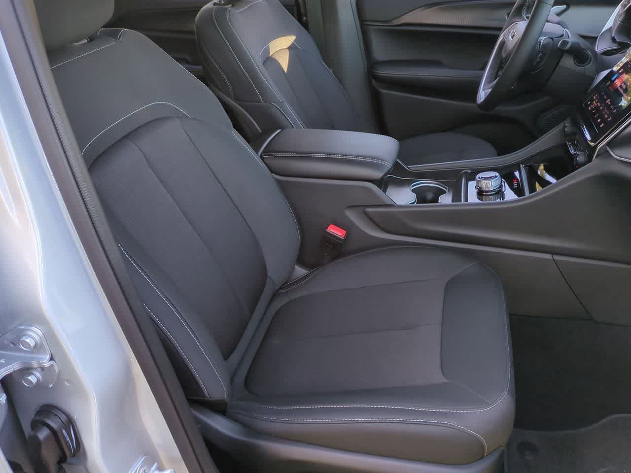 Thumbnail: 2025 Jeep Grand Cherokee L - 23