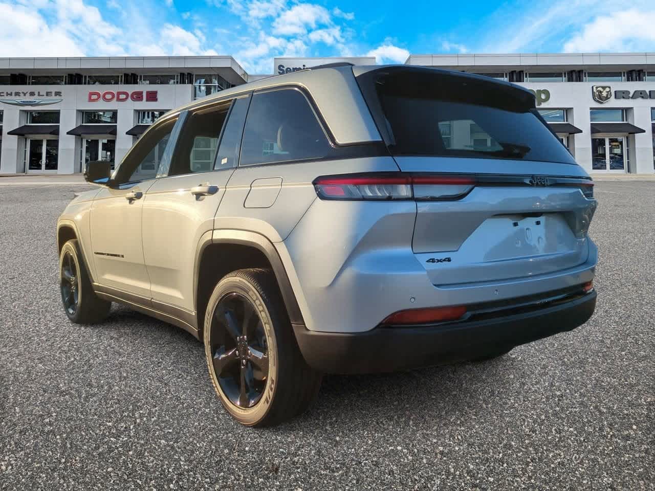 Thumbnail: 2025 Jeep Grand Cherokee - 6