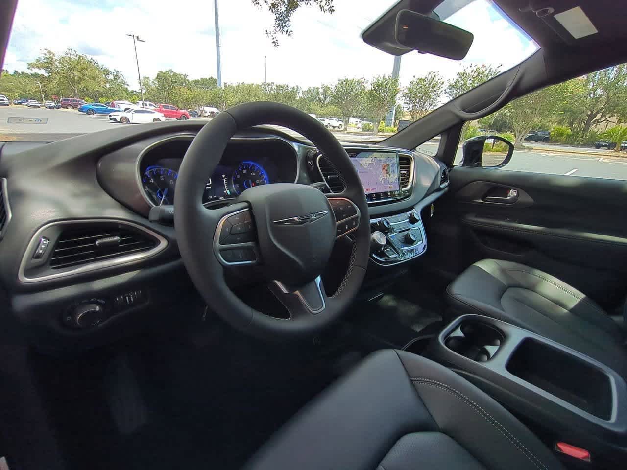 Thumbnail: 2026 Chrysler Voyager - 10