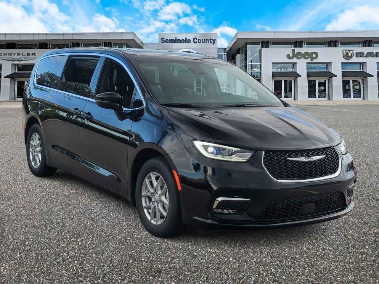 Thumbnail: 2026 Chrysler Pacifica - 2