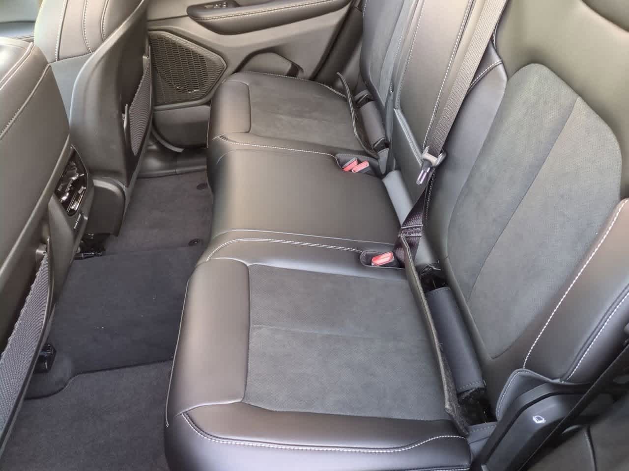 Thumbnail: 2025 Jeep Grand Cherokee - 21