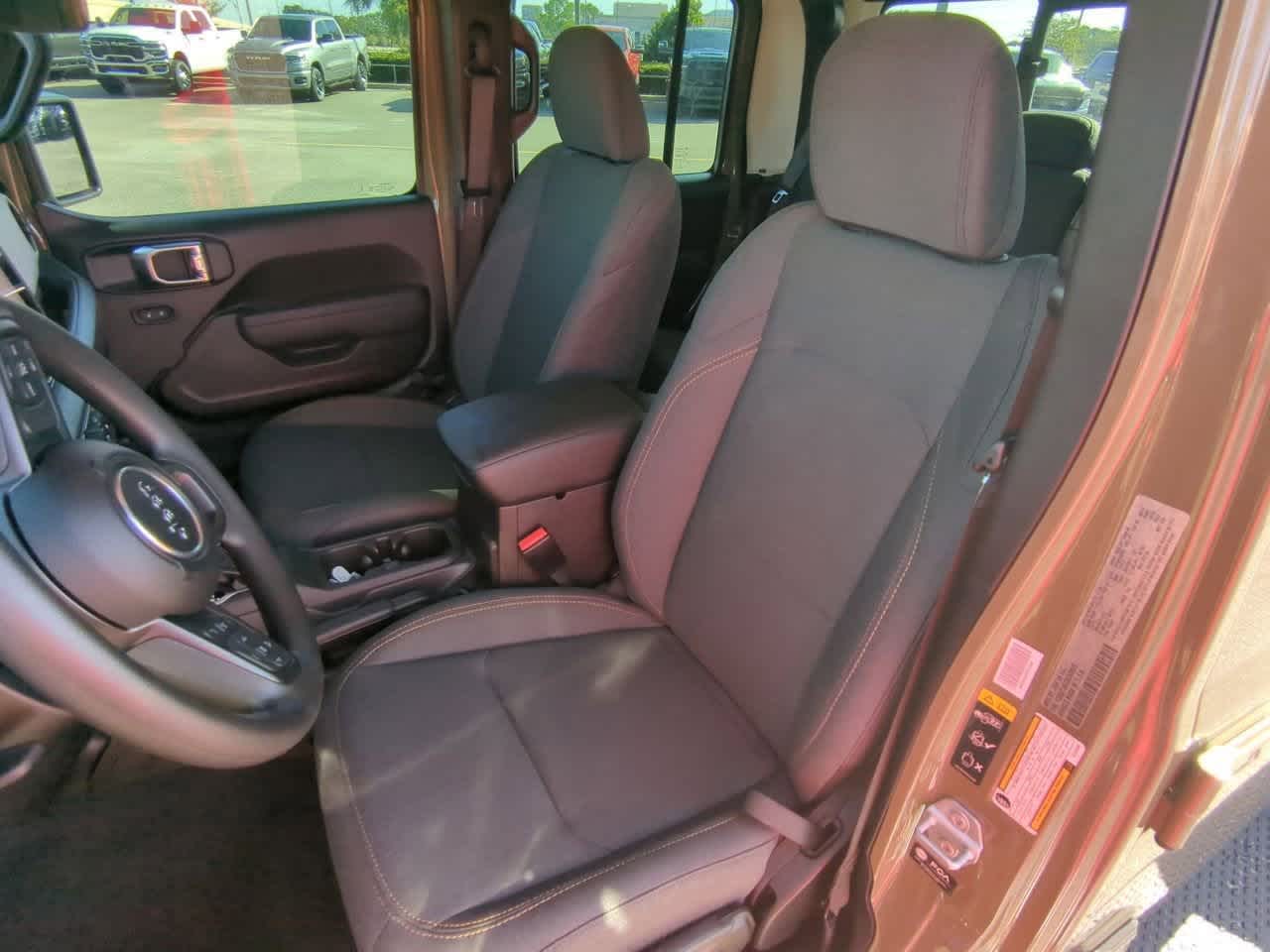 Thumbnail: 2025 Jeep Gladiator - 17