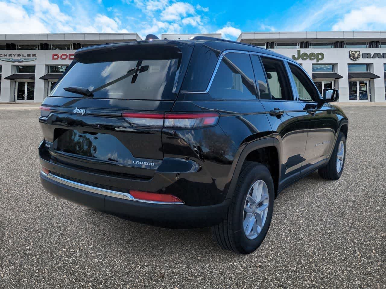 Thumbnail: 2026 Jeep Grand Cherokee - 8