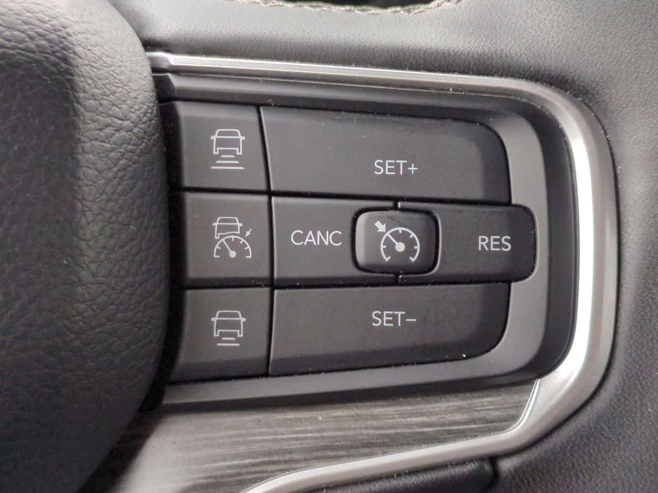 Thumbnail: 2024 Jeep Wagoneer - 25