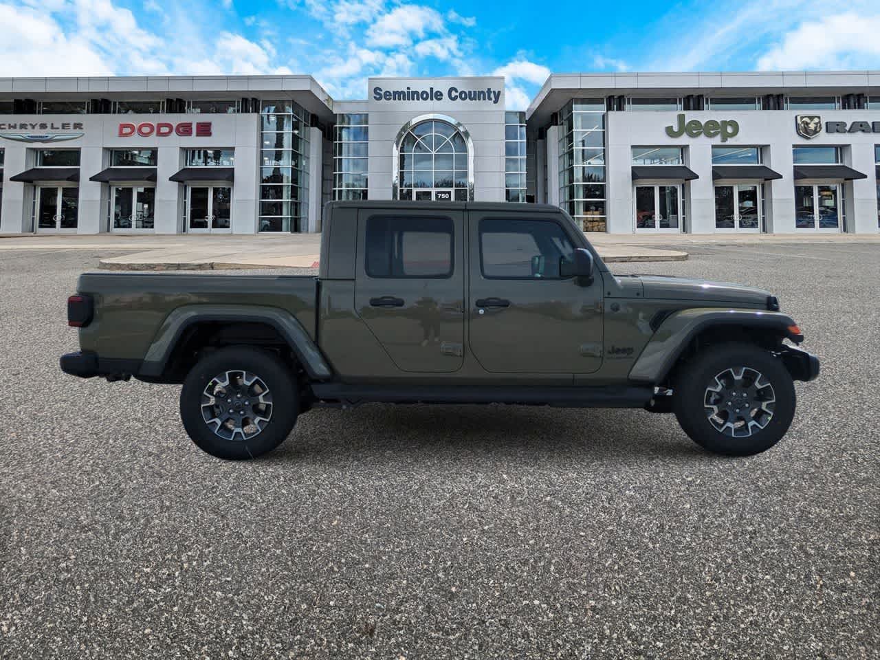 Thumbnail: 2026 Jeep Gladiator - 9