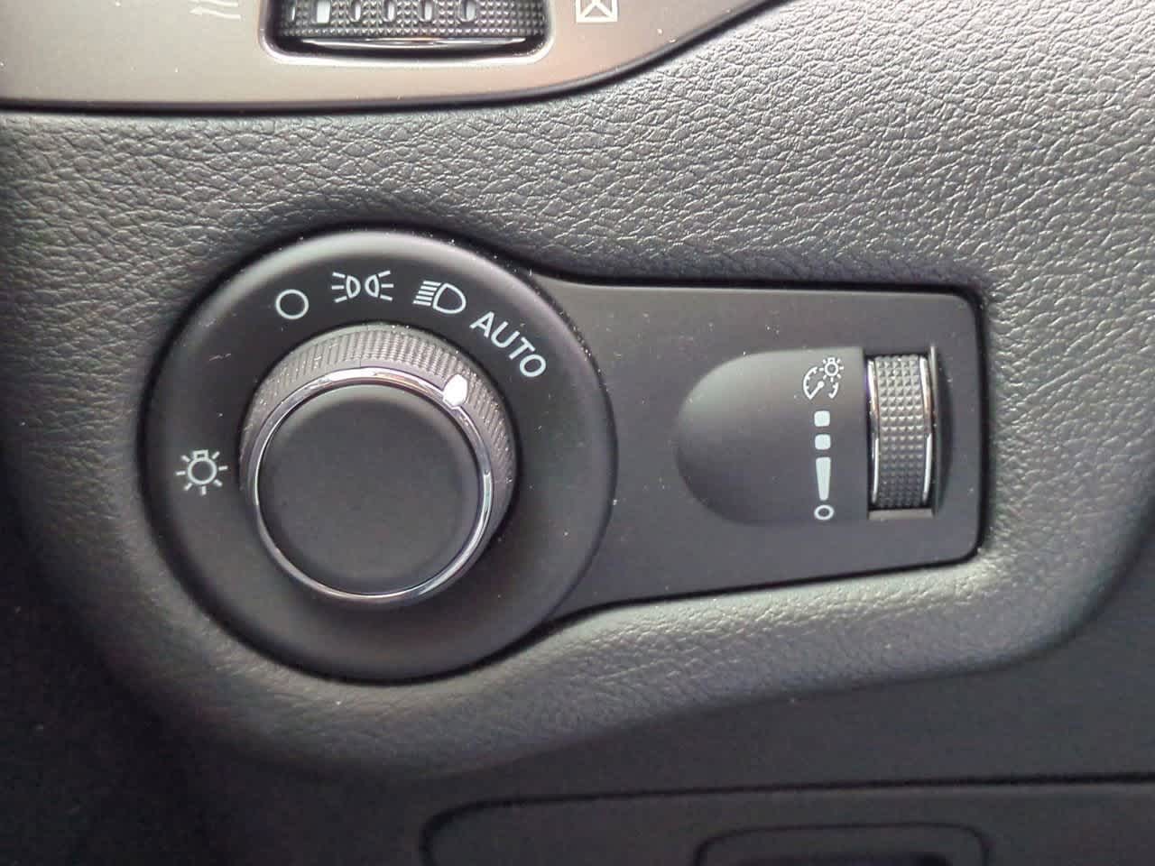 Thumbnail: 2021 Jeep Cherokee - 17