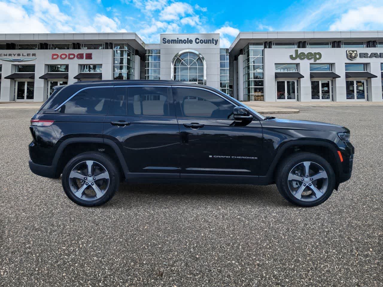 Thumbnail: 2025 Jeep Grand Cherokee - 8