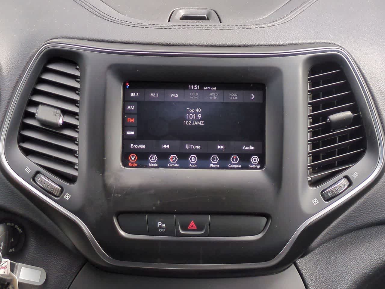 Thumbnail: 2020 Jeep Cherokee - 28