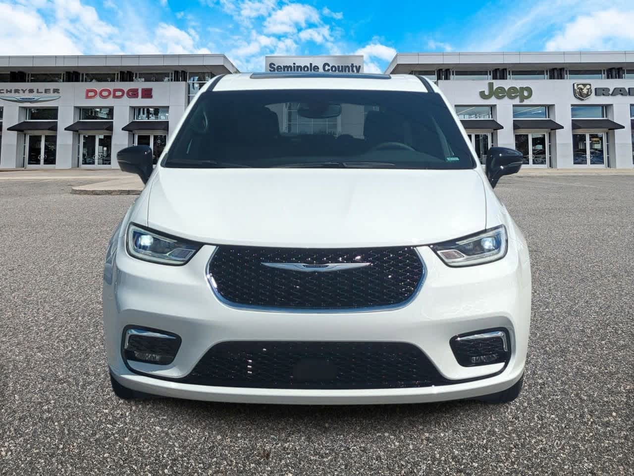 Thumbnail: 2026 Chrysler Pacifica - 3