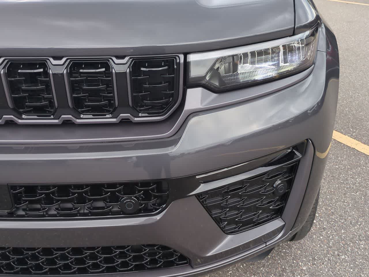 Thumbnail: 2026 Jeep Grand Cherokee - 11